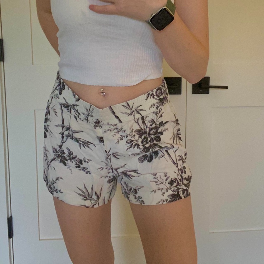 floral black and white comfy shorts, size small, loft